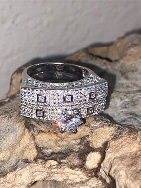 5/$10❤️❤️❤️NEW Silver Tone Zinc Alloy Prong Set of Rhinestoned Fashion Rings
